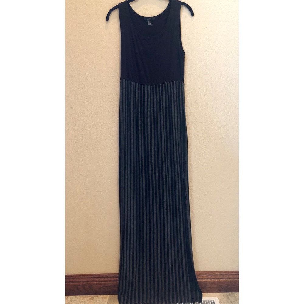 Forever 21 Black & Gray Maxi Dress Size Large